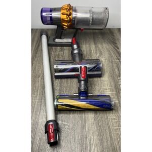 Dyson V15 Detect Cordless Stick Vacuum Cleaner Tested Working With Power Heads!